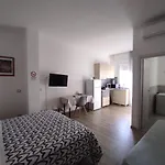 Il Portico Affittacamere Bed and breakfast 3*